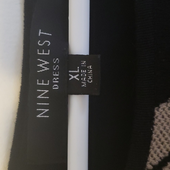 Sweater dress in black and tan. Size xl - Picture 2 of 7